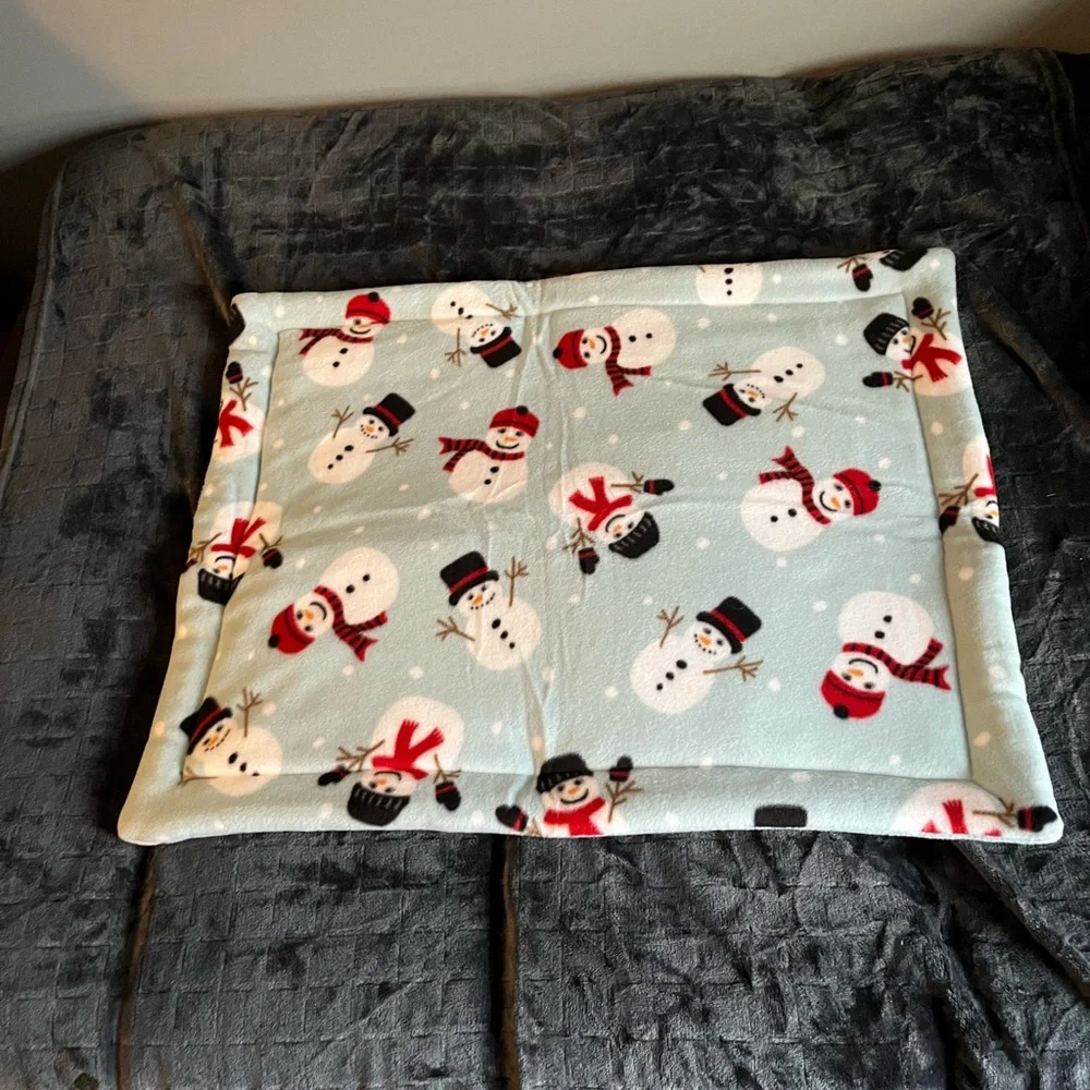 Plush, fleece dog bed, snowman design!